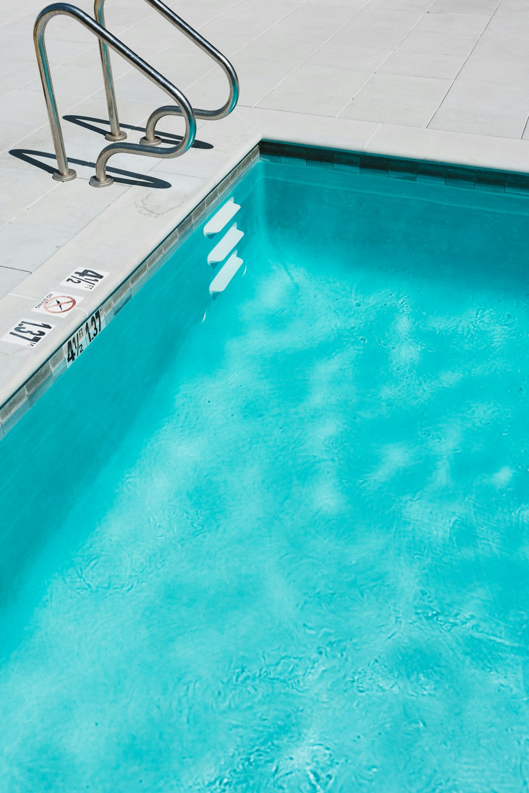 blue-swimming-pool-vy-cvjcavg0